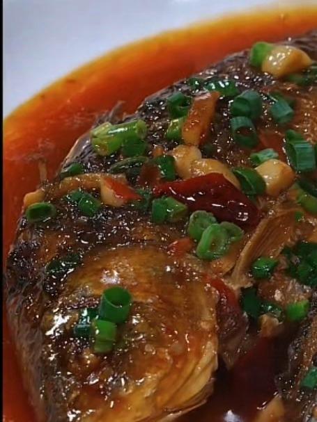 今天给大家分享一个红烧鲫鱼的做法