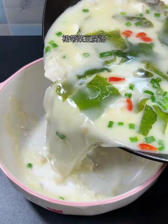奶白鲫鱼汤,孩子爱喝的营养汤