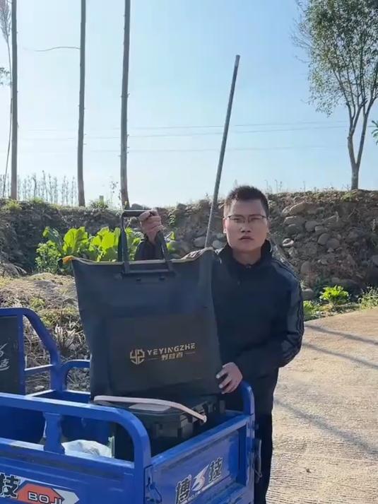 出门钓鱼只需要带一个鱼护包 再也不用大包小包