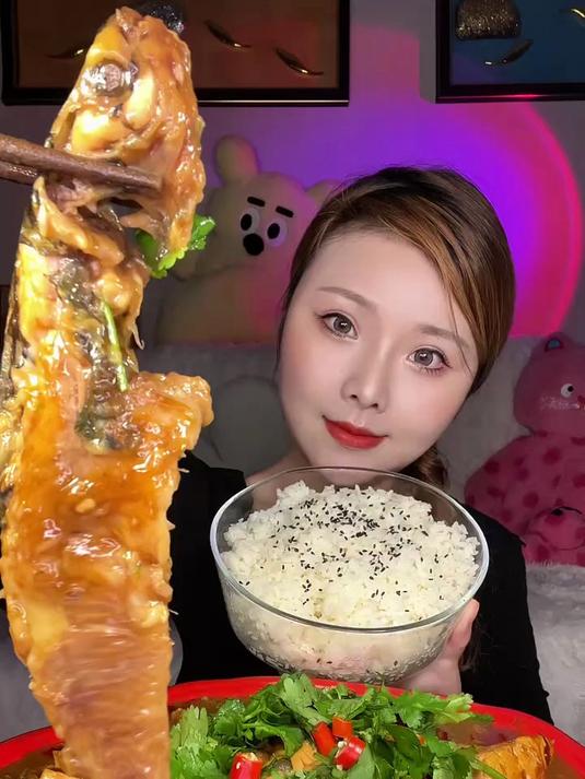 爆辣 家常菜 吃播 真的超爱吃鱼，鱼脑袋，一点也不假