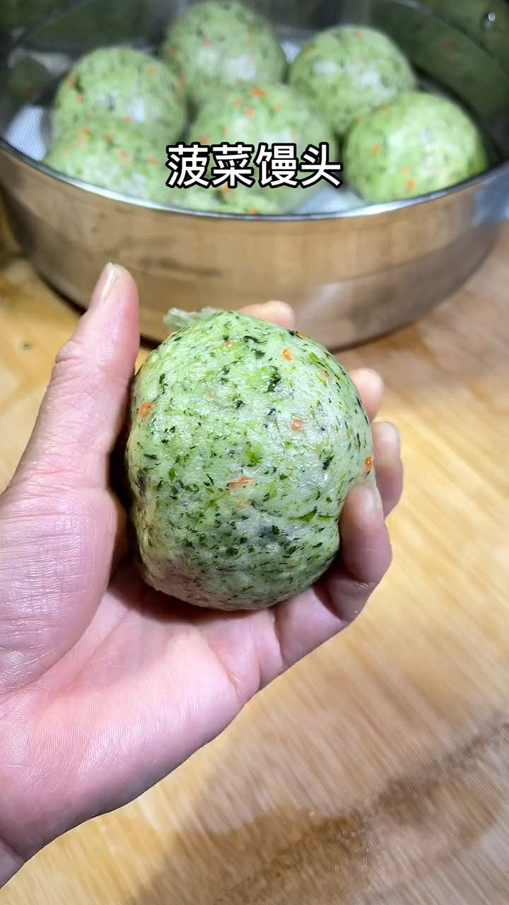 一个胡萝卜,一把菠菜,给家人做了一锅蓬松暄软的菠菜馒头#菠菜馒头的家常做法 #大人