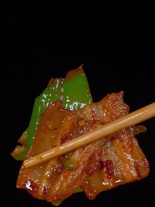 地道农家辣椒炒肉，简单做法满口烟火味。快学起来吧#家常菜##家常快手菜##下饭菜##美味#