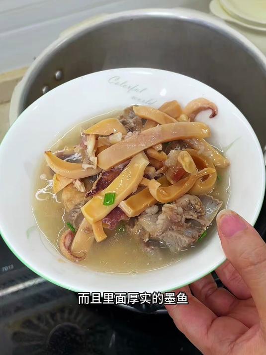 墨鱼排骨汤