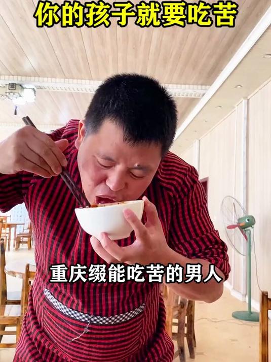 现在不缺肉吃,这种爽口脆脆的榨菜片反而更受欢迎。我妈又让我囤了几箱