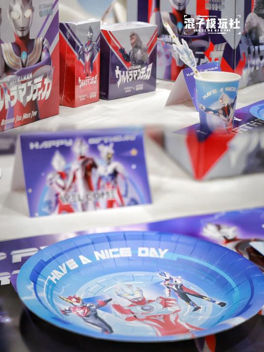 过奥特曼生日,吃奥特曼蛋糕!享奥特曼人生!