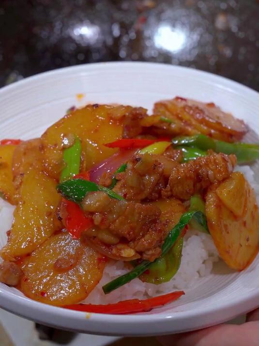 今天做了孩子们爱吃的干锅土豆片