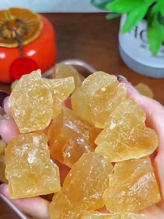 做红糖糍粑配黄冰糖,软糯香甜,小吃必备