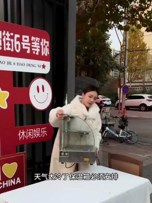 记录小区门口卖早餐的日常vlog,今天卖紫米饭团看卖完能挣多少