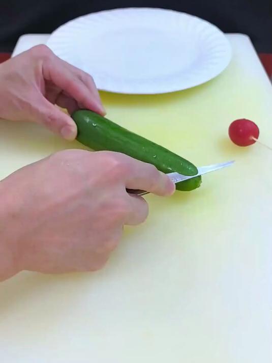 创意黄瓜盘饰教程,中餐摆盘超简单