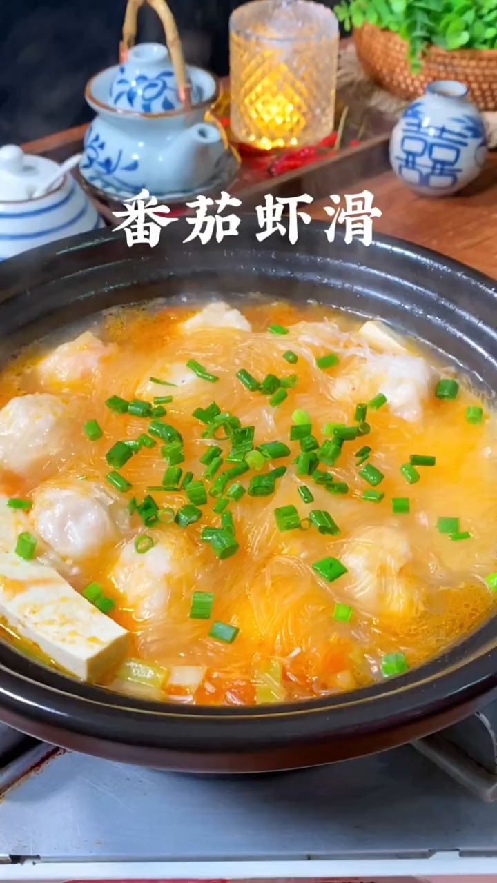 天气热吃饭没胃口,试试这个番茄虾滑,酸甜鲜美,汤汁拌饭都好好吃#美食#番茄虾滑