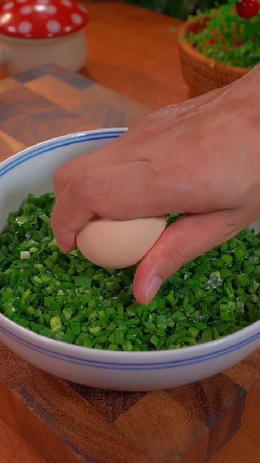 韭菜鸡蛋饼的做法