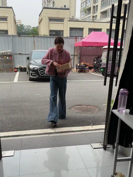 我们店里的小姐姐都喜欢吃这个鸡肉肠,我又囤了一箱回来一块吃