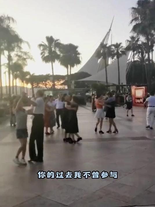 家庭聚餐神器!这款多功能电烤炉能烧烤能烤肉