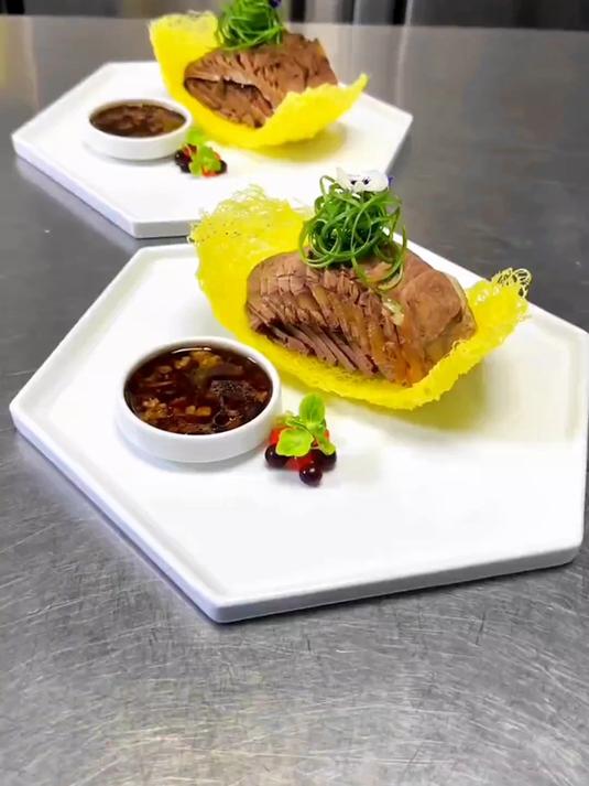 牛肉也可以这样装盘