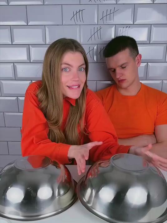 搞笑视频:吃货美女挑战“巨无霸”冰淇淋,她能否笑到最后?