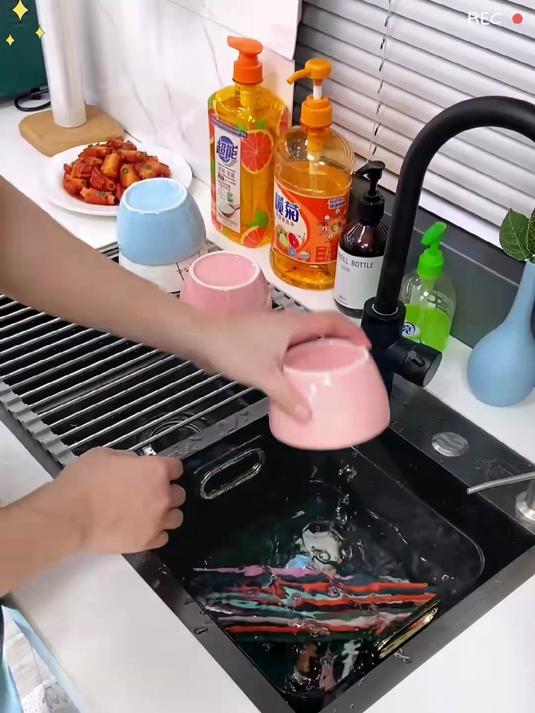 水槽不锈钢折叠沥水架,平时洗个碗洗个蔬菜的放上去沥水太方便了