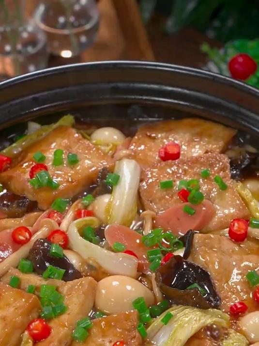 天冷了就很适合吃点热乎乎的白菜豆腐煲