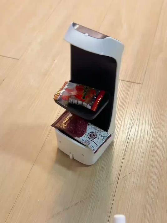 送餐机器人已就位！传菜效率拉满，顾客体验升级！