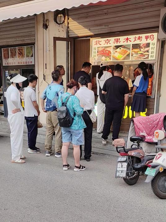 写“打枣”陪考告示走红的烤鸭店恢复营业,销售额增加了2成
