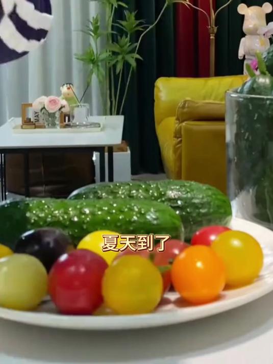 精选玛莎黄瓜,表皮翠绿光滑,清甜多汁超解渴