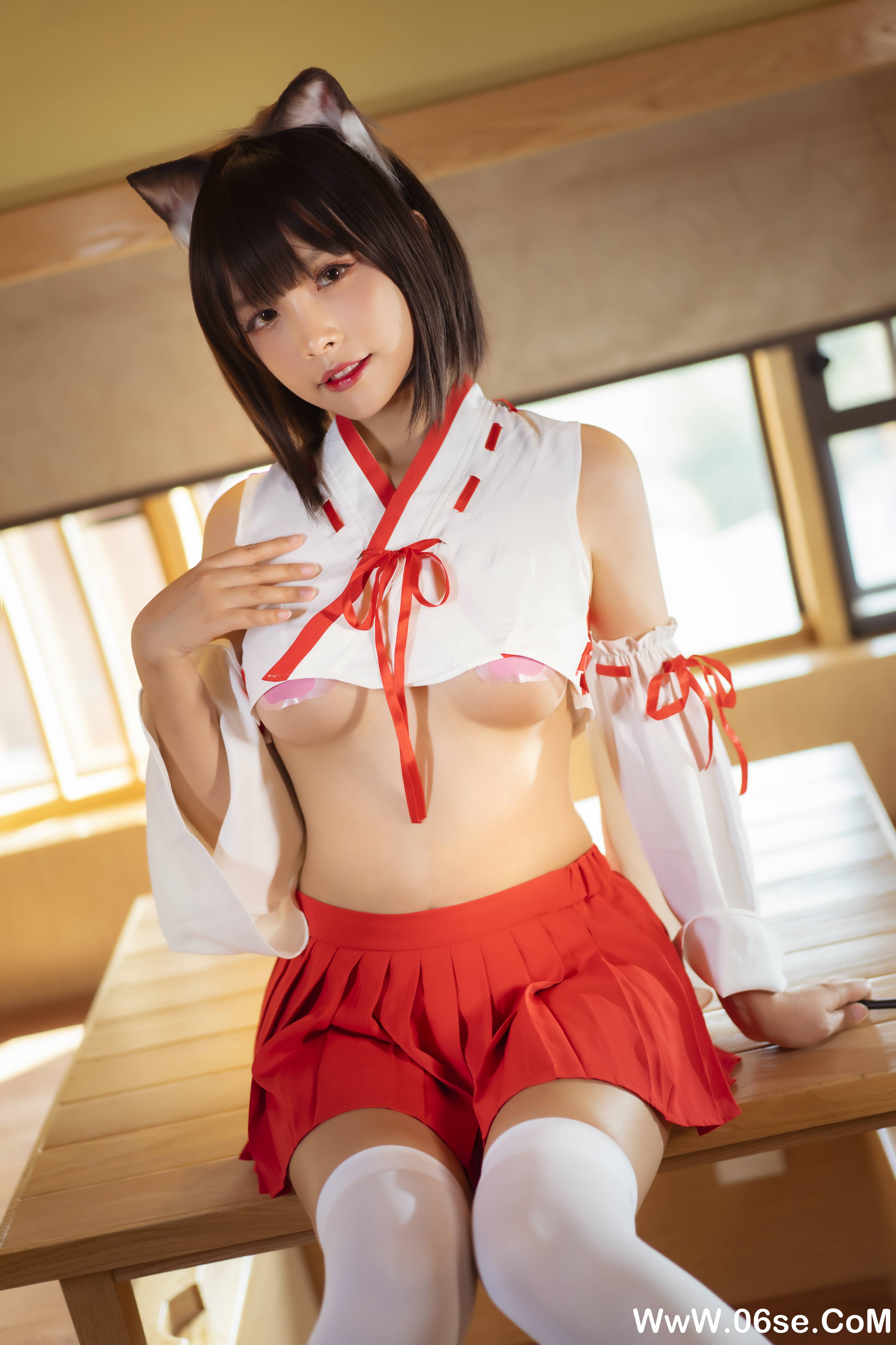 Neko薇薇 NO.004 — 巫女 [30P225M]-六色网