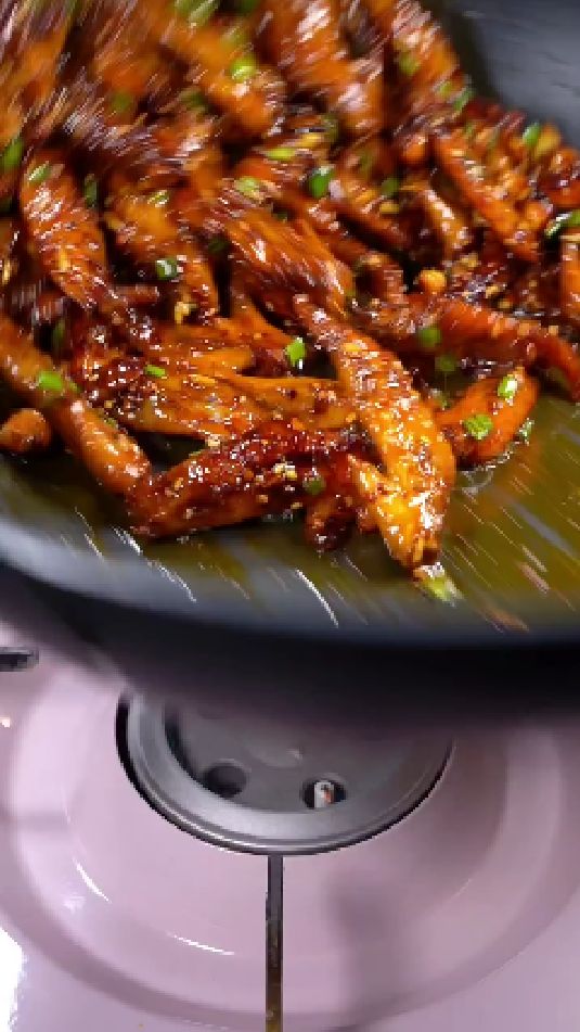 麻辣鸡翅尖的做法