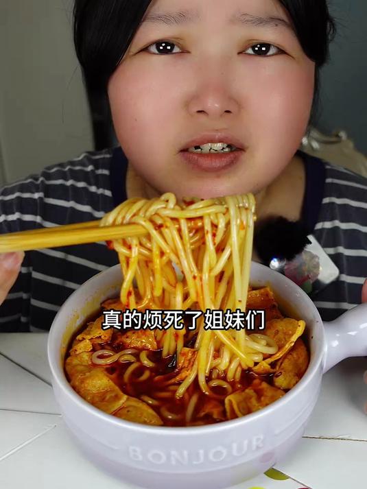 姐妹们 你们说是摄影师吃还是胖妹吃