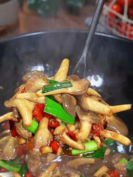 美味下饭的爆炒菌菇