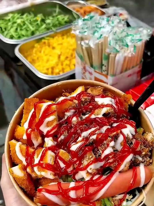 有肉有蛋才10块?郑州街头这碗饭火了,评论区:老板是真良心!