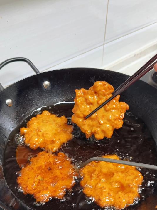 分享一个懒人做法,红薯饼,学会了家人都会拍案叫绝