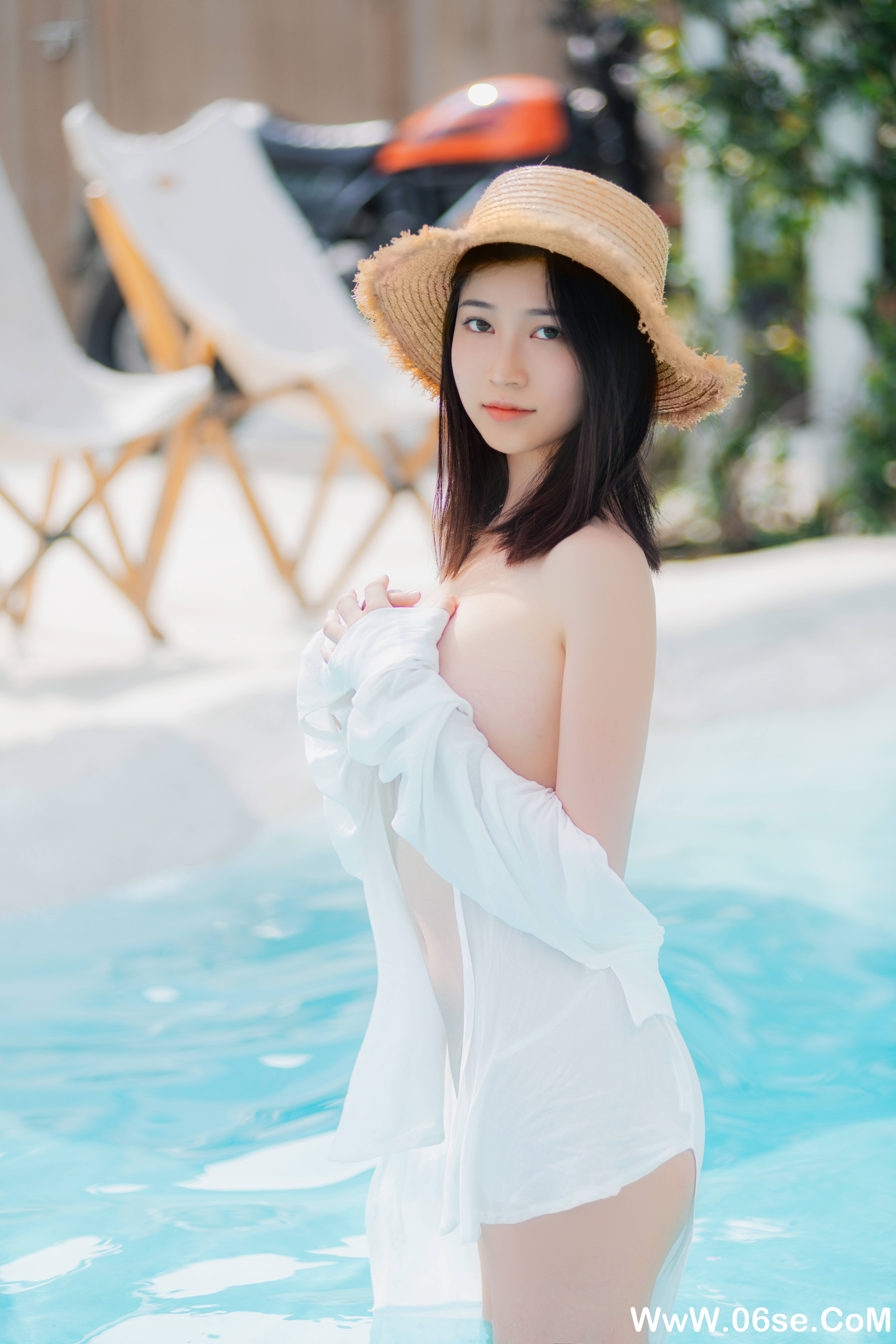 年年Nnian NO.013 — 夏日限定泳池 [15P163M]-六色网