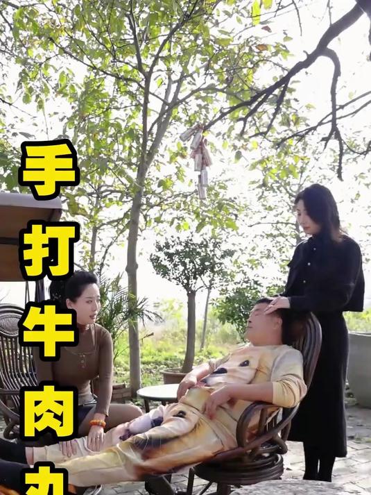 手打牛肉丸，坚持手工捶打上千次，让牛肉的纤维重组，Q弹劲道，每一口都是匠心的味道