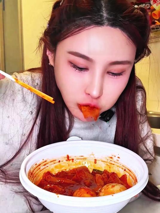 韩国辣度排名第二的魔鬼椒猎奇炒年糕，特工出警中……