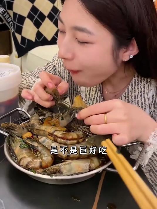 海捕黑虎虾封神!肉质紧实到弹牙,麻辣爆炒香到爆～