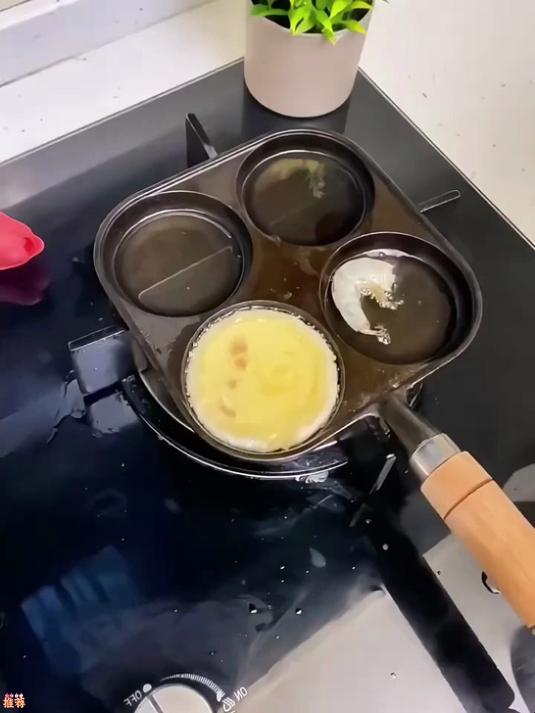 有了这个四孔煎蛋锅,做早餐太方便了,煎蛋煎饼都好用 好物推荐