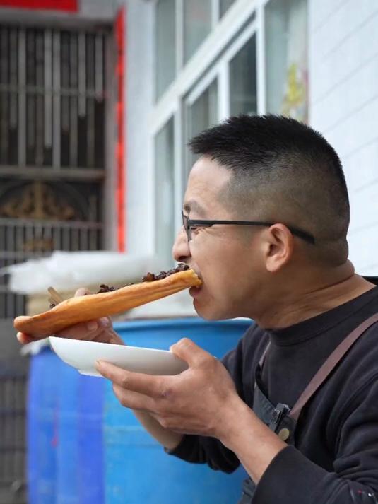 一段风靡全国过往的土家烧饼，好多朋友呼叫多次的土家烧饼