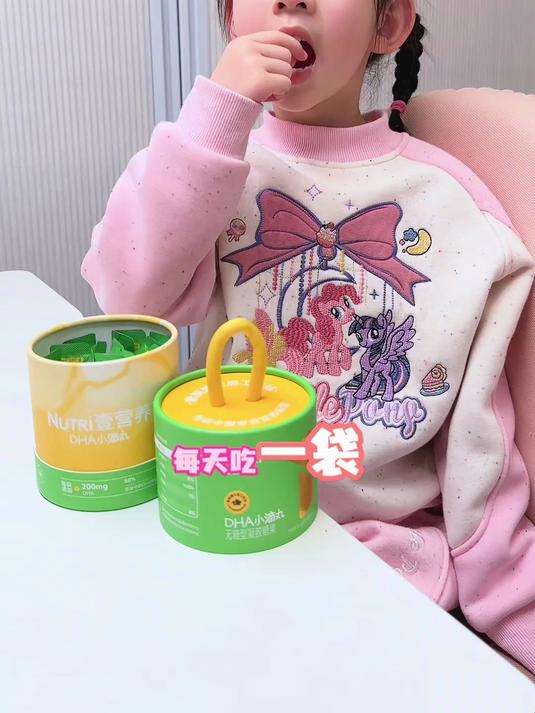 丑鱼第一次来我家一开门惊呆了 直呼太好玩啦