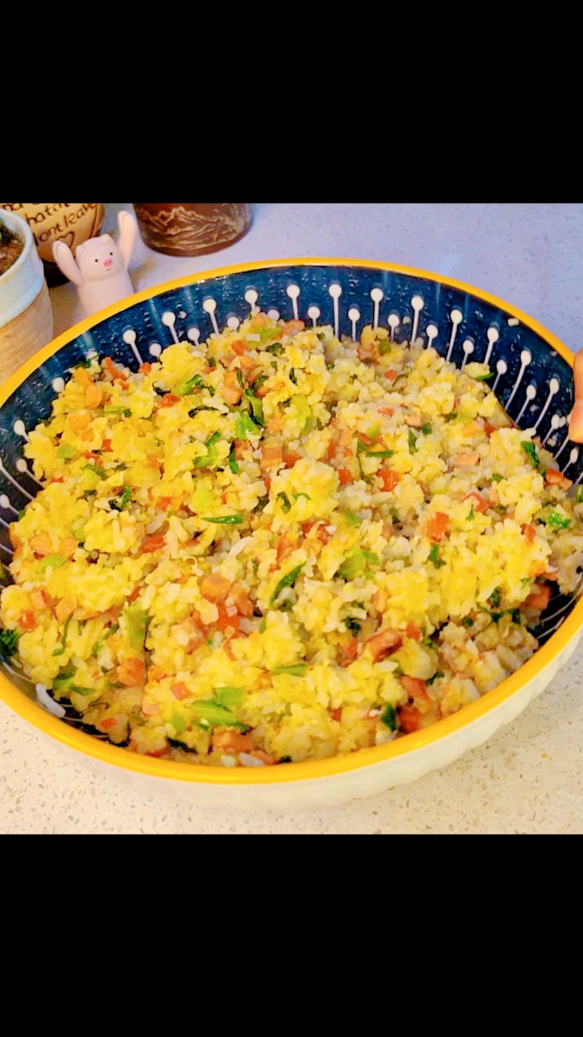 黄金蛋炒饭,胡萝卜火腿青菜蛋炒饭,小朋友都说好吃