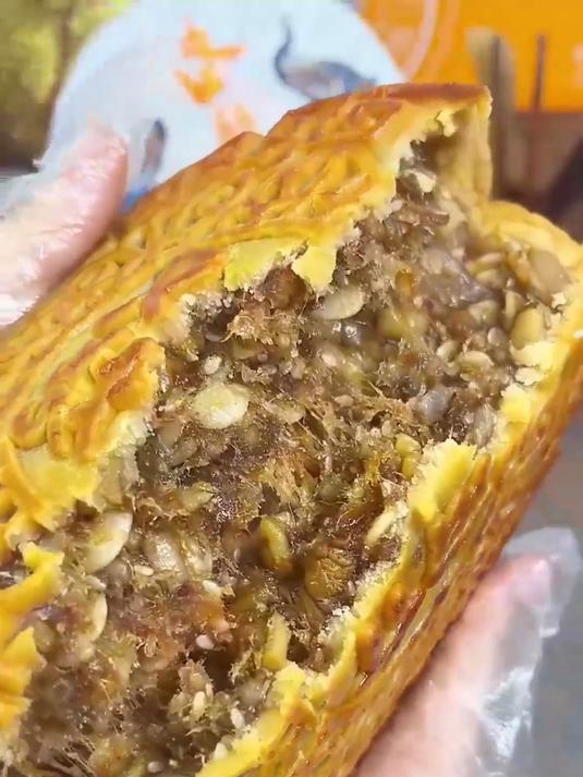 五仁叉烧月饼:果仁脆香,叉烧够味