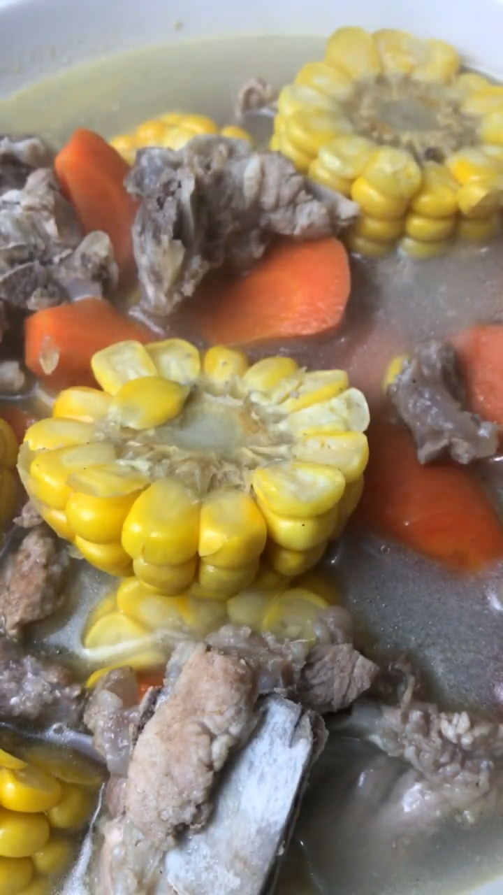 玉米炖排骨美味