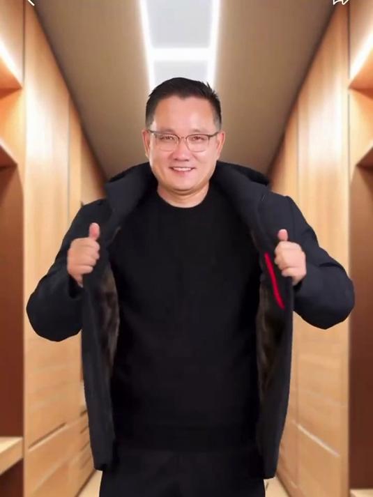 如果工资允许,建议穿这款派克服,保暖又好看!