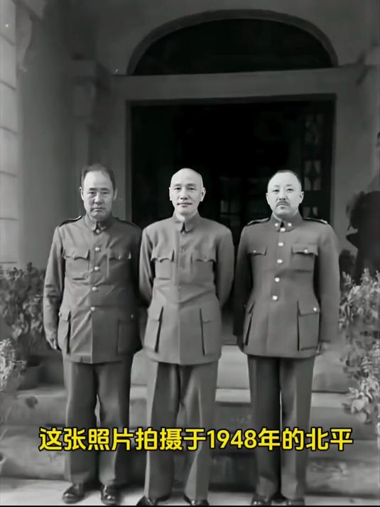 照片摄于1948的北平,这是蒋介石真实的貌相