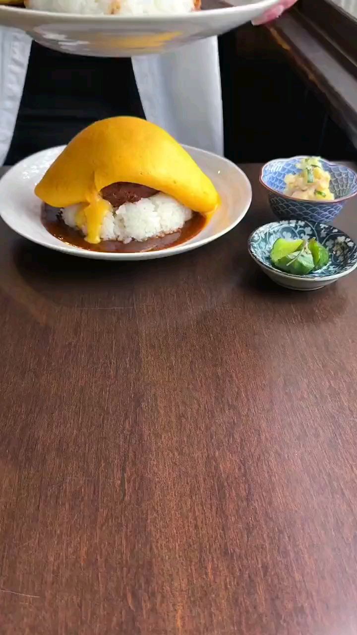 芝士蛋包饭 ,让你的朋友给你做!