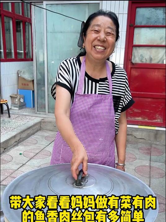 今儿妈妈教怎么做鱼香肉丝包,皮薄馅儿香还暄软特别好吃!