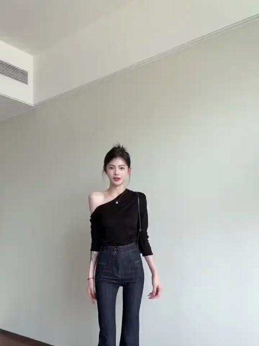 韩女神裤 韩模高腰提臀显瘦弹力亲肤微喇牛仔裤