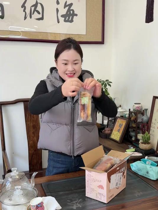 现做现发的红豆面包口感真的好吃 宣软蓬松 配料丰富