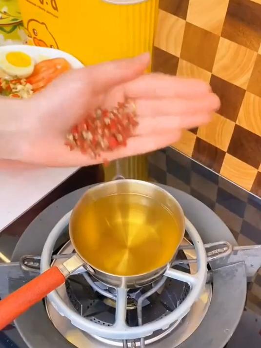 泼油小锅,泼油煎鸡蛋做辅食都可以~