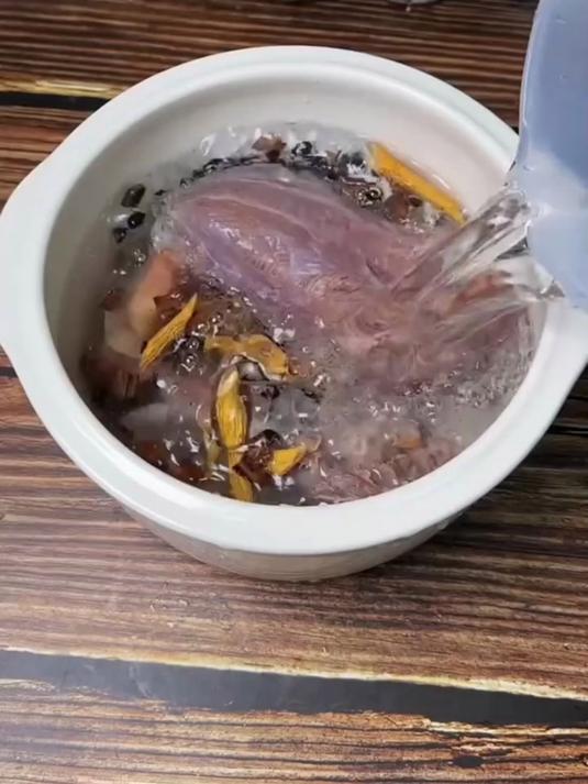 细补黑豆牛排汤:细致滋养脏腑,代谢缓慢吸收差全改善