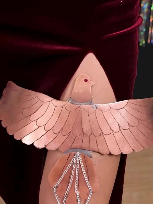 金属打造飞鸟造型腿部装饰教程