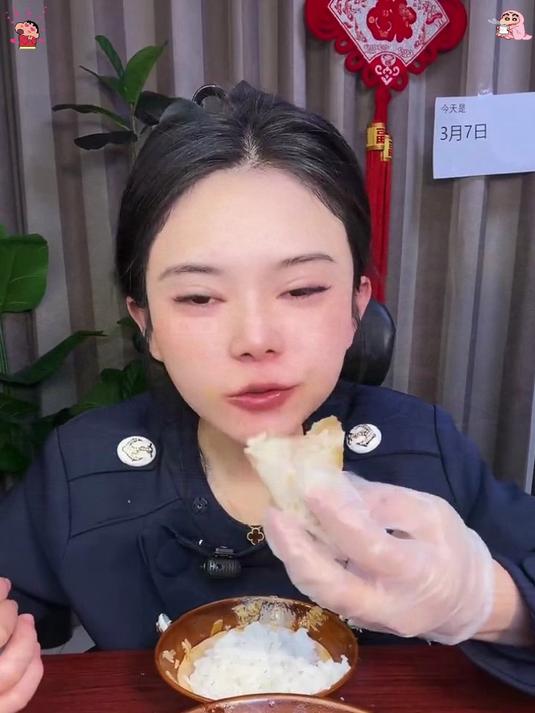 手工现做低卡山药春卷,果蔬搭配补充每日必需维生素